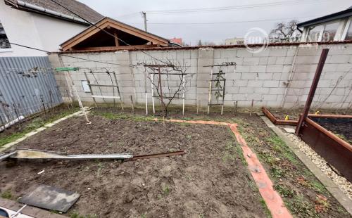 SEČOVCE - PEKNÝ 3 IZBOVÝ BYT 57 M2, GARÁŽ A ZÁHRADKA, PIVNICA.