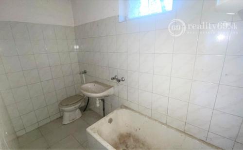 MAĎARSKO - SZUHOGY 2 IZBOVÝ ČIASTOČNE ZREKONŠTRUOVANÝ RODINNÝ DOM