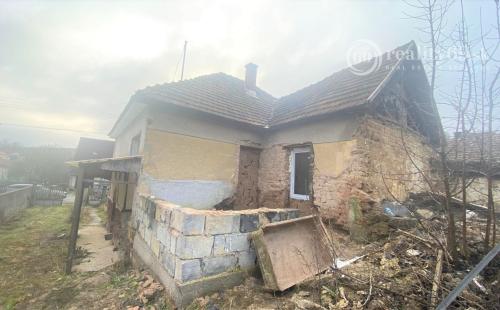 MAĎARSKO - SZUHOGY 2 IZBOVÝ ČIASTOČNE ZREKONŠTRUOVANÝ RODINNÝ DOM