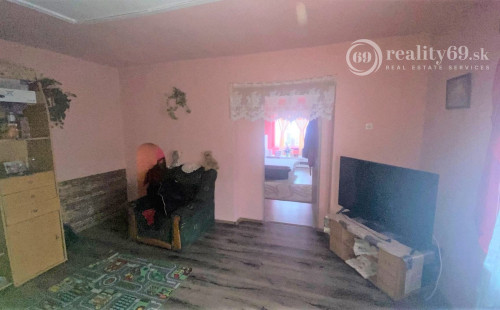 MAĎARSKO - SZENDRO PEKNÝ 3 IZBOVÝ ZREKONŠTRUOVANÝ RODINNÝ DOM S PRÍSTREŠKOM