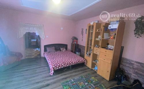 MAĎARSKO - SZENDRO PEKNÝ 3 IZBOVÝ ZREKONŠTRUOVANÝ RODINNÝ DOM S PRÍSTREŠKOM