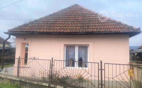 MAĎARSKO - SZENDRO PEKNÝ 3 IZBOVÝ ZREKONŠTRUOVANÝ RODINNÝ DOM S PRÍSTREŠKOM