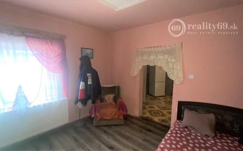 MAĎARSKO - SZENDRO PEKNÝ 3 IZBOVÝ ZREKONŠTRUOVANÝ RODINNÝ DOM S PRÍSTREŠKOM