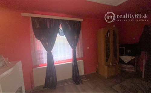 MAĎARSKO - SZENDRO PEKNÝ 3 IZBOVÝ ZREKONŠTRUOVANÝ RODINNÝ DOM S PRÍSTREŠKOM