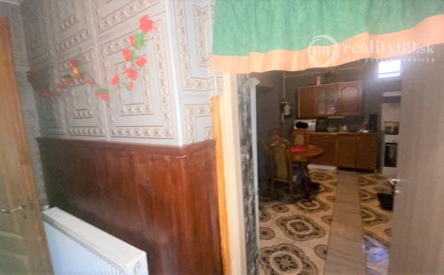 MAĎARSKO - SZENDRO PEKNÝ 3 IZBOVÝ ZREKONŠTRUOVANÝ RODINNÝ DOM S PRÍSTREŠKOM