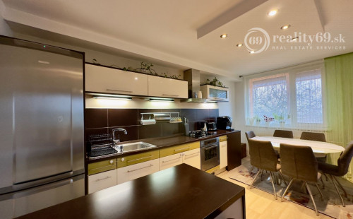 FURČA - BUZULUCKÁ PEKNÝ 3 IZBOVÝ BYT PO REKONŠTRUKCII 69 M2,  LODŽIA.