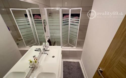 FURČA - BUZULUCKÁ PEKNÝ 3 IZBOVÝ BYT PO REKONŠTRUKCII 69 M2,  LODŽIA.