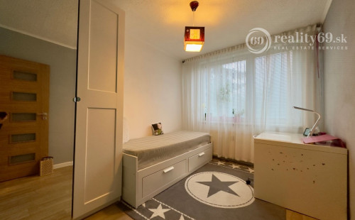 FURČA - BUZULUCKÁ PEKNÝ 3 IZBOVÝ BYT PO REKONŠTRUKCII 69 M2,  LODŽIA.