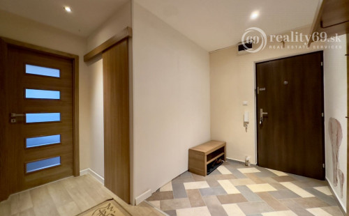 FURČA - BUZULUCKÁ PEKNÝ 3 IZBOVÝ BYT PO REKONŠTRUKCII 69 M2,  LODŽIA.