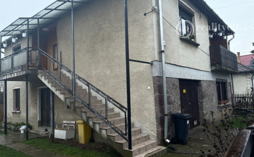 MAĎARSKO - PÁCIN 3 IZBOVÝ POSCHODVÝ RODINNÝ DOM 3 KM OD HRANÍC