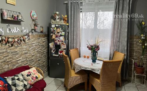 MAĎARSKO - PÁCIN 3 IZBOVÝ POSCHODVÝ RODINNÝ DOM 3 KM OD HRANÍC