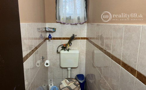 MAĎARSKO - PÁCIN 3 IZBOVÝ POSCHODVÝ RODINNÝ DOM 3 KM OD HRANÍC