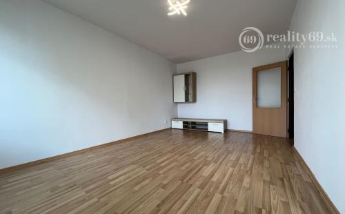 REZERVOVANÉ - NOVÁ CENA - JAZERO - AZOVSKÁ - VEĽKÝ 1 IZBOVÝ BYT 42 M2, PO KOMPLETNEJ REKONŠTRUKCII.