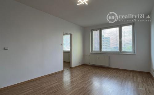 REZERVOVANÉ - NOVÁ CENA - JAZERO - AZOVSKÁ - VEĽKÝ 1 IZBOVÝ BYT 42 M2, PO KOMPLETNEJ REKONŠTRUKCII.