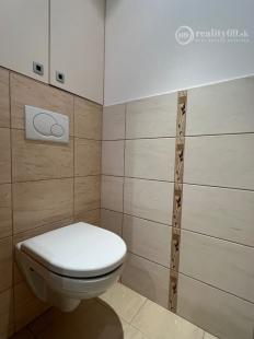 REZERVOVANÉ - NOVÁ CENA - JAZERO - AZOVSKÁ - VEĽKÝ 1 IZBOVÝ BYT 42 M2, PO KOMPLETNEJ REKONŠTRUKCII.