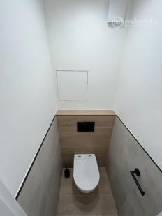 REZERVOVANÉ - NOVÁ SUPER CENA - TERASA - TRIEDA SNP - 3 IZBOVÝ SUPER MODERNÝ BYT 57 M2, UZAVRETÁ LODŽIA, KLIMATIZÁCIA, PRÁČKA