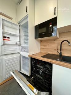 REZERVOVANÉ - NOVÁ SUPER CENA - TERASA - TRIEDA SNP - 3 IZBOVÝ SUPER MODERNÝ BYT 57 M2, UZAVRETÁ LODŽIA, KLIMATIZÁCIA, PRÁČKA