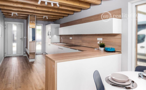 MODERNÝ 5 IZBOVÝ SMART DOM NA KĽÚČ V CENE BYTU IBA 16 KM OD KOŠÍC SMER PREŠOV