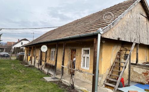 MAĎARSKO - VÁMOSÚJFALU V LOKALITE TOKAJ