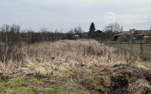 MAĎARSKO - VÁMOSÚJFALU V LOKALITE TOKAJ