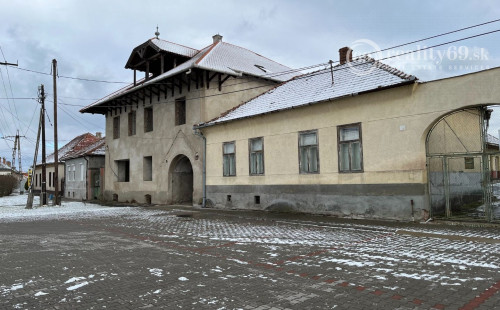 MAĎARSKO - ABAÚJSZÁNTÓ 5 IZBOVÝ RODINNÝ DOM V TOKAJSKEJ OBLASTÍ NA NÁMESTÍ