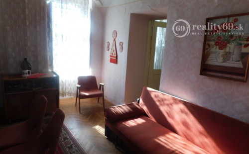 MAĎARSKO - ABAÚJSZÁNTÓ 5 IZBOVÝ RODINNÝ DOM V TOKAJSKEJ OBLASTÍ NA NÁMESTÍ