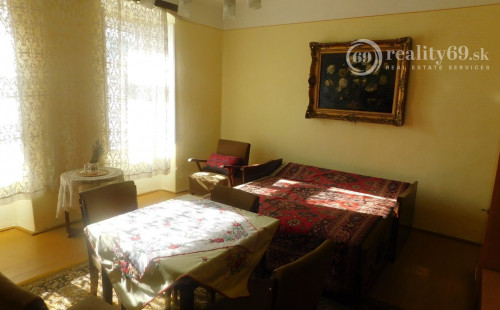 MAĎARSKO - ABAÚJSZÁNTÓ 5 IZBOVÝ RODINNÝ DOM V TOKAJSKEJ OBLASTÍ NA NÁMESTÍ