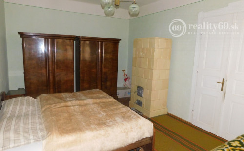 MAĎARSKO - ABAÚJSZÁNTÓ 5 IZBOVÝ RODINNÝ DOM V TOKAJSKEJ OBLASTÍ NA NÁMESTÍ