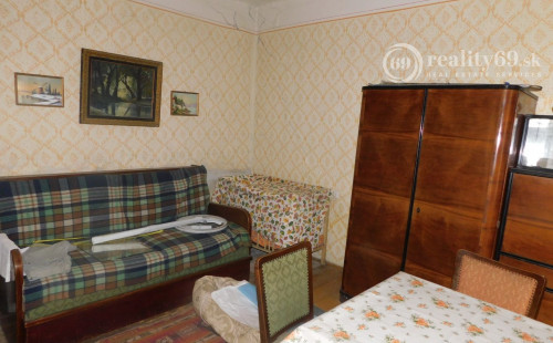 MAĎARSKO - ABAÚJSZÁNTÓ 5 IZBOVÝ RODINNÝ DOM V TOKAJSKEJ OBLASTÍ NA NÁMESTÍ