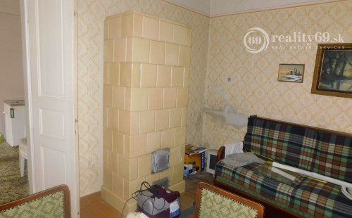 MAĎARSKO - ABAÚJSZÁNTÓ 5 IZBOVÝ RODINNÝ DOM V TOKAJSKEJ OBLASTÍ NA NÁMESTÍ