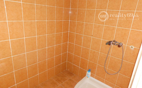 MAĎARSKO - ABAÚJSZÁNTÓ 5 IZBOVÝ RODINNÝ DOM V TOKAJSKEJ OBLASTÍ NA NÁMESTÍ