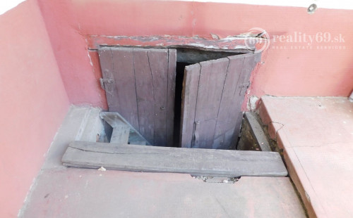 MAĎARSKO - ABAÚJSZÁNTÓ 5 IZBOVÝ RODINNÝ DOM V TOKAJSKEJ OBLASTÍ NA NÁMESTÍ