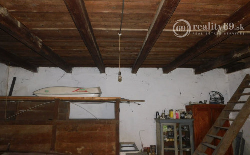 MAĎARSKO - ABAÚJSZÁNTÓ 5 IZBOVÝ RODINNÝ DOM V TOKAJSKEJ OBLASTÍ NA NÁMESTÍ