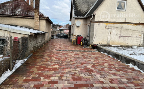 MAĎARSKO - ABAÚJSZÁNTÓ 4 IZBOVÝ RODINNÝ DOM V TOKAJSKEJ VINOHRADNÍCKEJ OBLASTI.