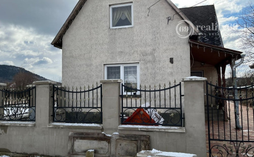 MAĎARSKO - ABAÚJSZÁNTÓ 4 IZBOVÝ RODINNÝ DOM V TOKAJSKEJ VINOHRADNÍCKEJ OBLASTI.