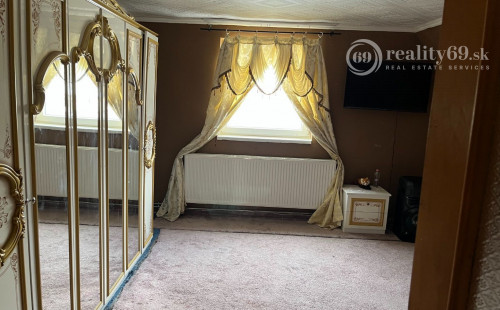 MAĎARSKO - ABAÚJSZÁNTÓ 4 IZBOVÝ RODINNÝ DOM V TOKAJSKEJ VINOHRADNÍCKEJ OBLASTI.