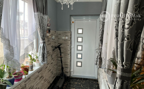 MAĎARSKO - ABAÚJSZÁNTÓ 4 IZBOVÝ RODINNÝ DOM V TOKAJSKEJ VINOHRADNÍCKEJ OBLASTI.