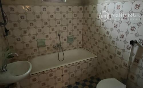 MAĎARSKO - TELKIBÁNYA PEKNÝ RODINNÝ DOM S LETNOU KUCHYŇOU LEN 25 KM OD KOŠÍC