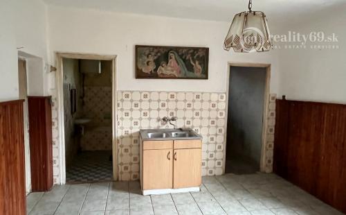 MAĎARSKO - TELKIBÁNYA PEKNÝ RODINNÝ DOM S LETNOU KUCHYŇOU LEN 25 KM OD KOŠÍC