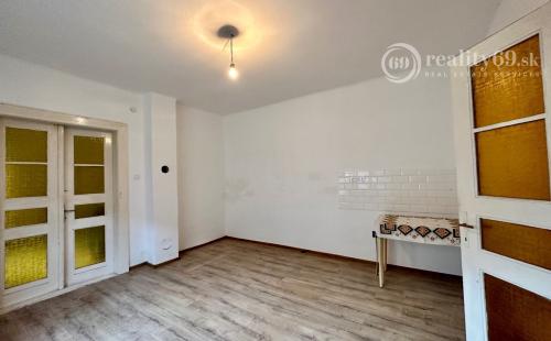 MAĎARSKO - GONC 3 IZBOVÝ RD ZAČATÁ REKONŠTRUKCIA SUPER MIESTO