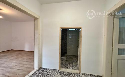 MAĎARSKO - GONC 3 IZBOVÝ RD ZAČATÁ REKONŠTRUKCIA SUPER MIESTO