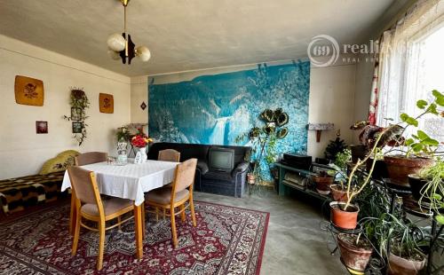 MAĎARSKO - SZALONNA 5 IZBOVÝ POSCHODOVÝ RODINNÝ DOM S PEKNÝM POZEMKOM 800 M2