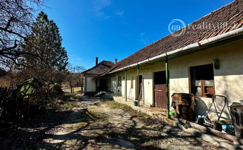 MAĎARSKO - MÁRTONYI - PEKNÝ 4 IZBOVÝ RD V KRÁSNEJ LOKALITE BLÍZKO JAZERA RAKACA + LETNÁ KUCHYŇA