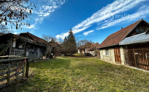 MAĎARSKO - AGGTELEK - 3 IZBOVÝ RODINNÝ DOM S LETNOU KUCHYŇOU