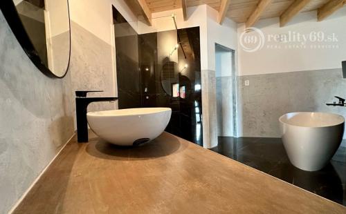 NOVÁ CENA - MALÁ IDA - TOP LOKALITA - 4 IZBOVÁ NOVOSTAVBA V STAVE HOLODOM.