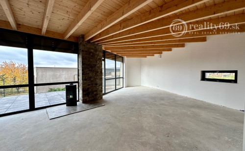 NOVÁ CENA - MALÁ IDA - TOP LOKALITA - 4 IZBOVÁ NOVOSTAVBA V STAVE HOLODOM.