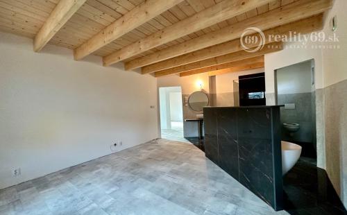 NOVÁ CENA - MALÁ IDA - TOP LOKALITA - 4 IZBOVÁ NOVOSTAVBA V STAVE HOLODOM.