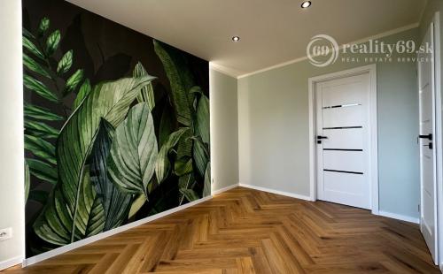 SUPER NOVÁ CENA - JAZERO - DRUŽICOVÁ 3 IZBOVÝ BYT PRE NÁROČNÉHO KLIENTA - TOP REKONŠTRUKCIA, ZASKLENNÁ LODŽIA.