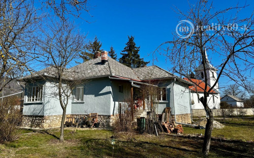 MAĎARSKO - KOMJÁTI 4 IZBOVÝ RODINNÝ DOM V TICHOM PROSTREDÍ.