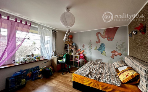 KAVEČANY - VÝBORNÁ LOKALITA - DVOJGENERAČNÝ RODINNÝ DOM.